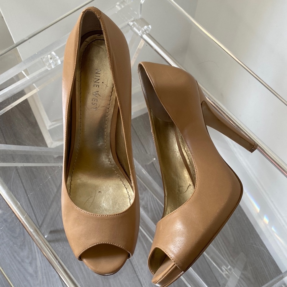 Nine West tan peep toe platform sandal